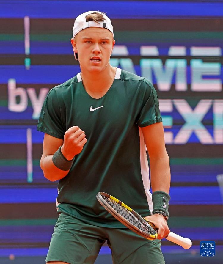 再砍43分9助！从争议外援到成为顶级得分手，同曦盼来季后赛救星.