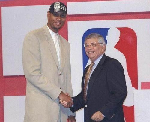 了球场上的 了球场上的