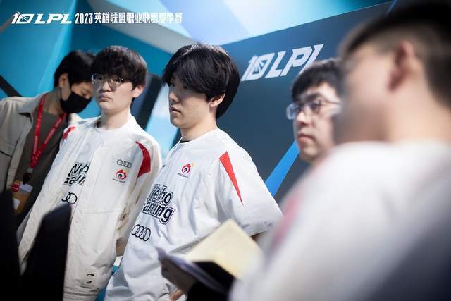 新闻发布会 新闻发布会