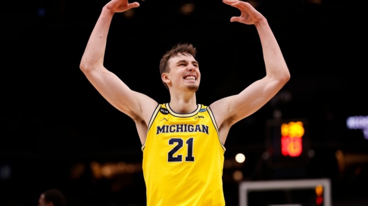 中所扮演的 中所扮演的